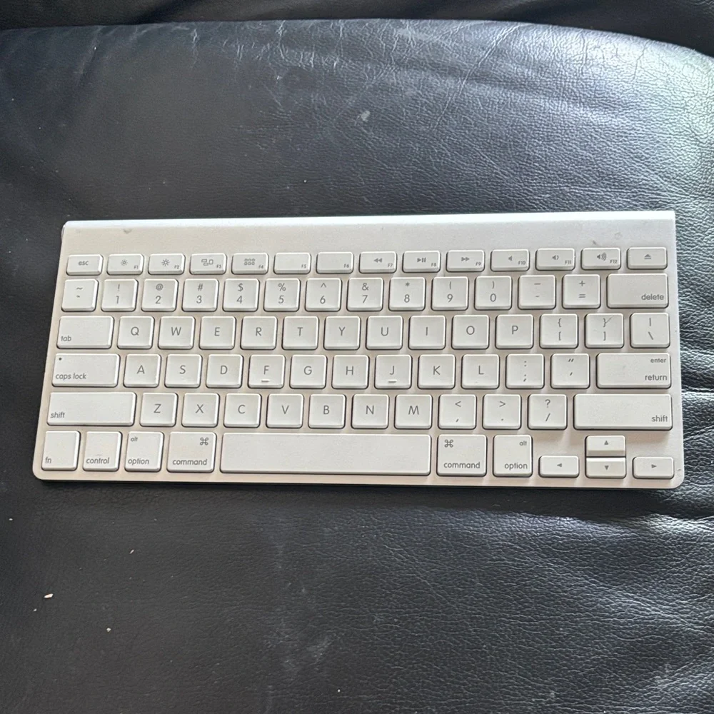 AppleWireless White Keyboard